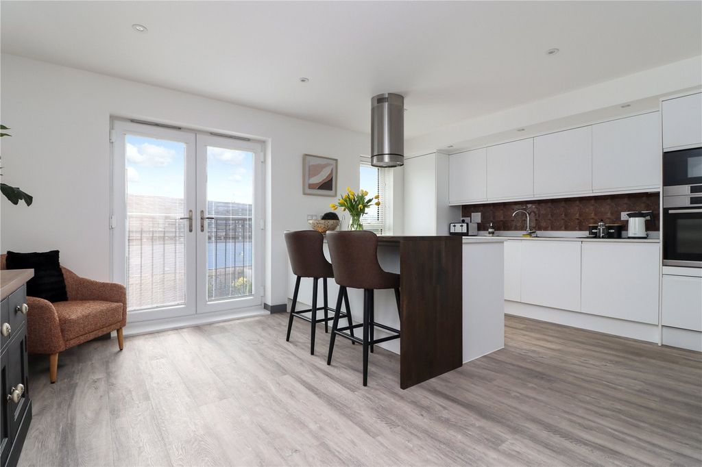 Property photo 2 of 22 Picture No. 21