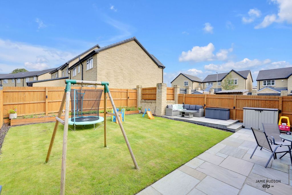 Property photo 2 of 33