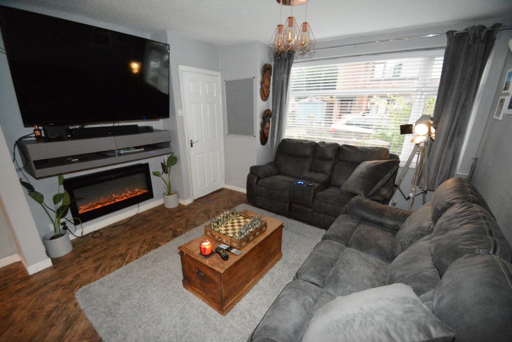 Property photo 3 of 12 Lounge