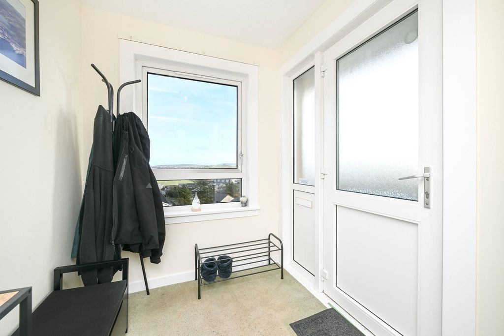 Property photo 3 of 60