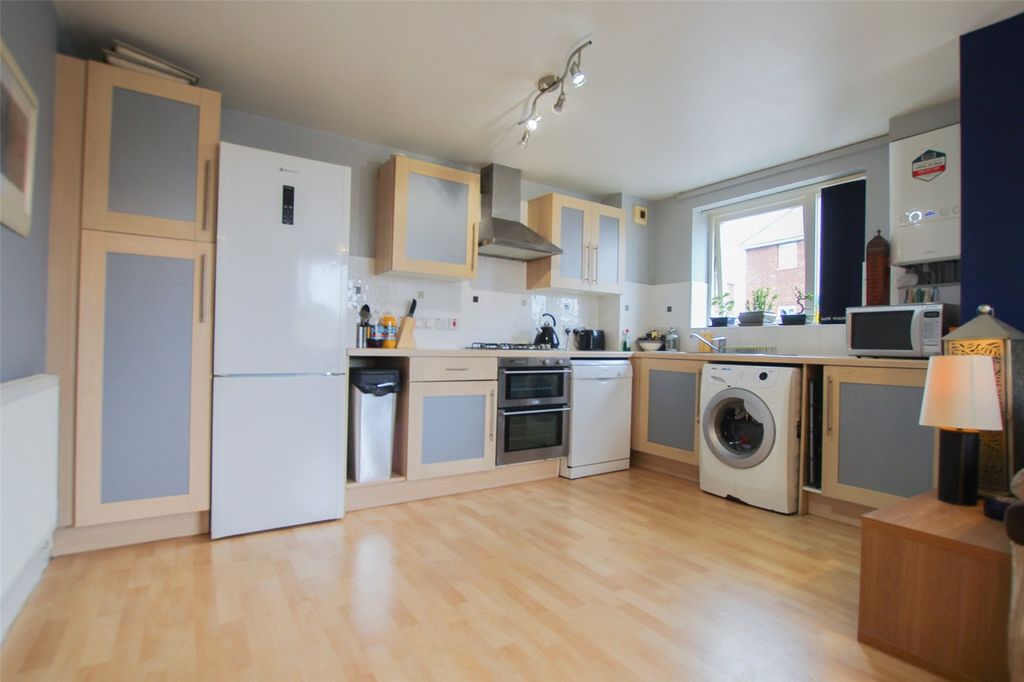 Property photo 3 of 11 Kitchen
