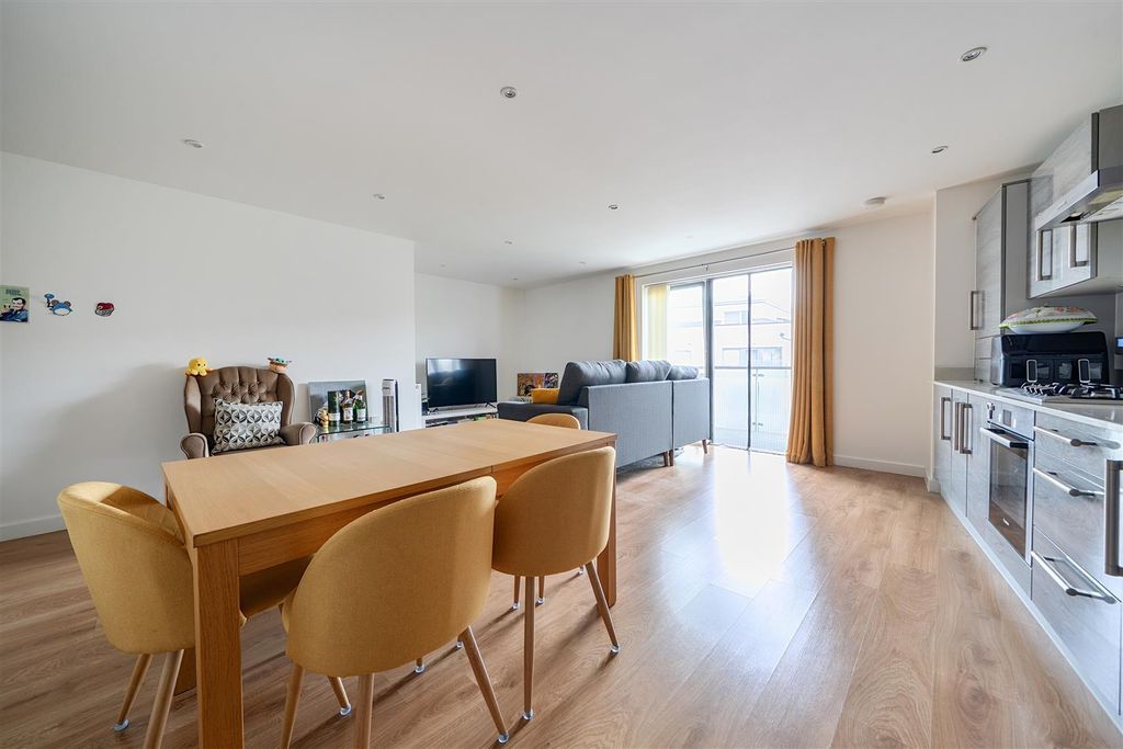 Additional image 11 of 2 bed flat for saleLily Close, Pinner HA5