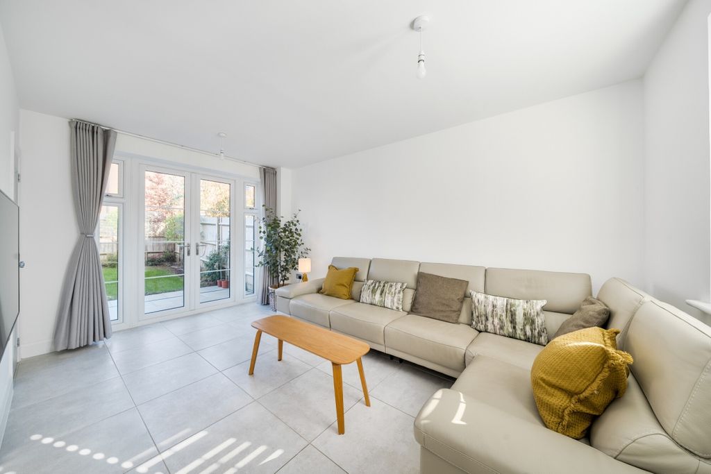 Property photo 2 of 9 1441158-2-69d61F0...