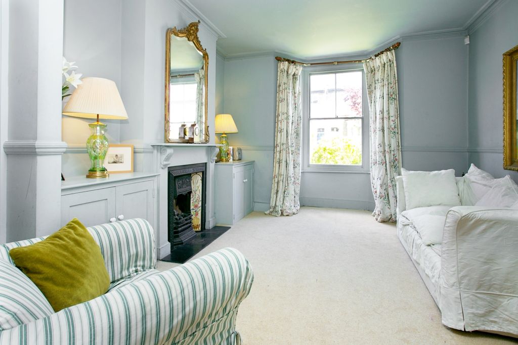 Property photo 3 of 8 19-Pickett-Street...