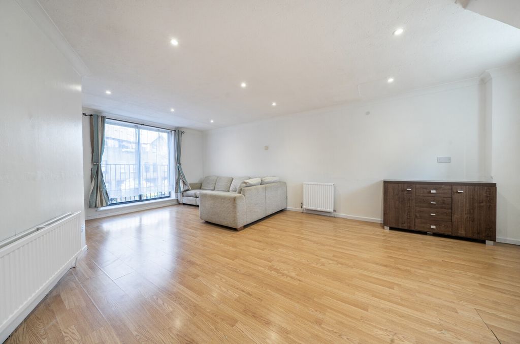 Property photo 3 of 12 1467516-8-6A108Cb...