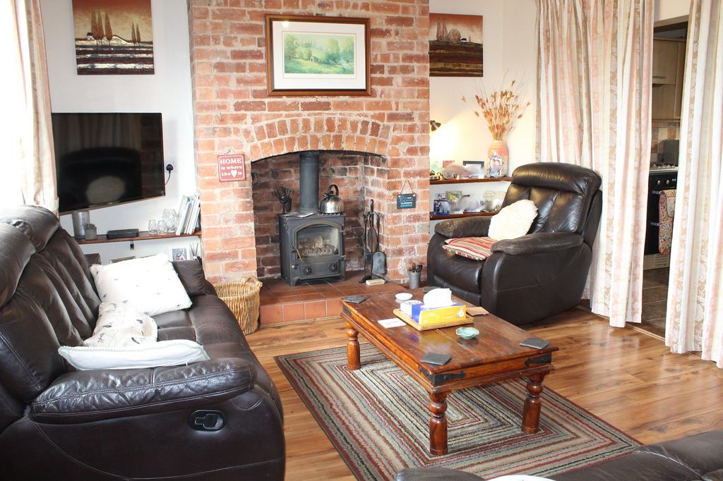 Property photo 3 of 16 Lounge
