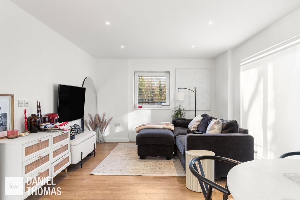 Property photo 2 of 21