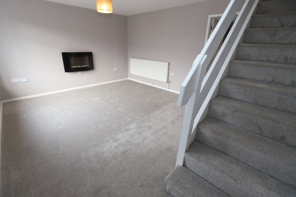 Property photo 2 of 25