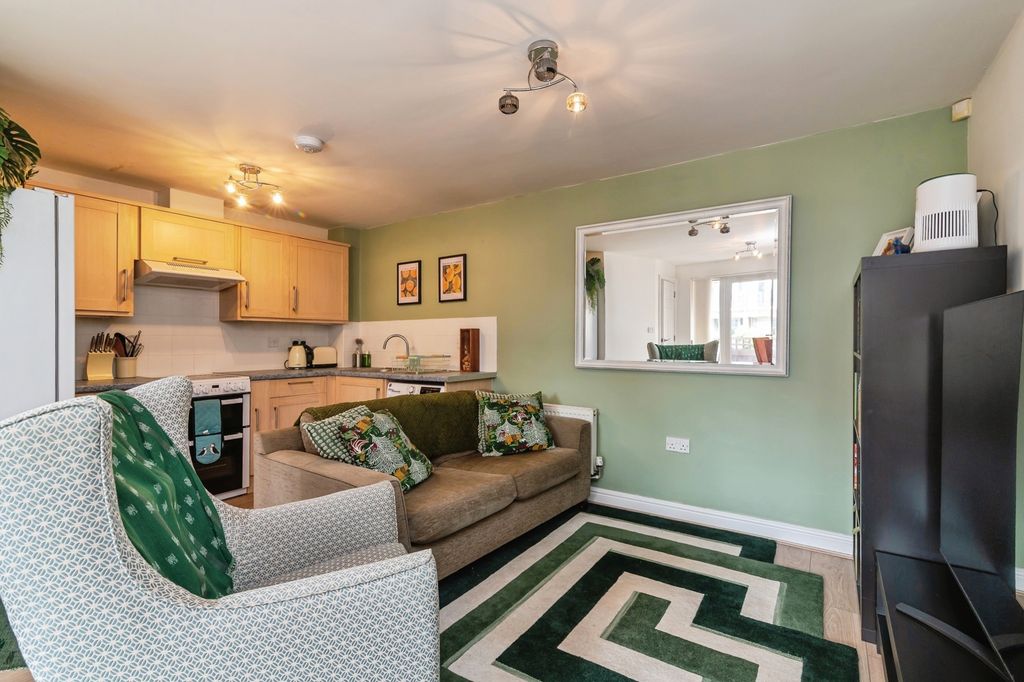 Property photo 2 of 16 Pbox-Img.Jpg