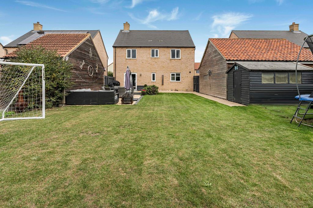 Property photo 2 of 31