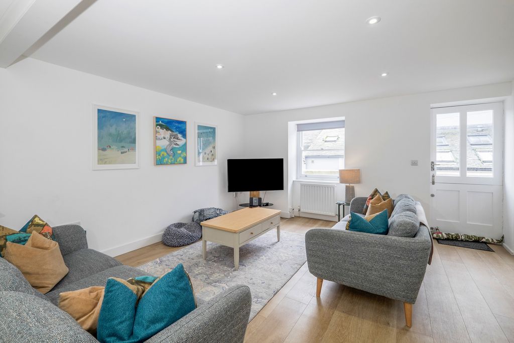 Property photo 3 of 20 Pbox-Img.Jpg