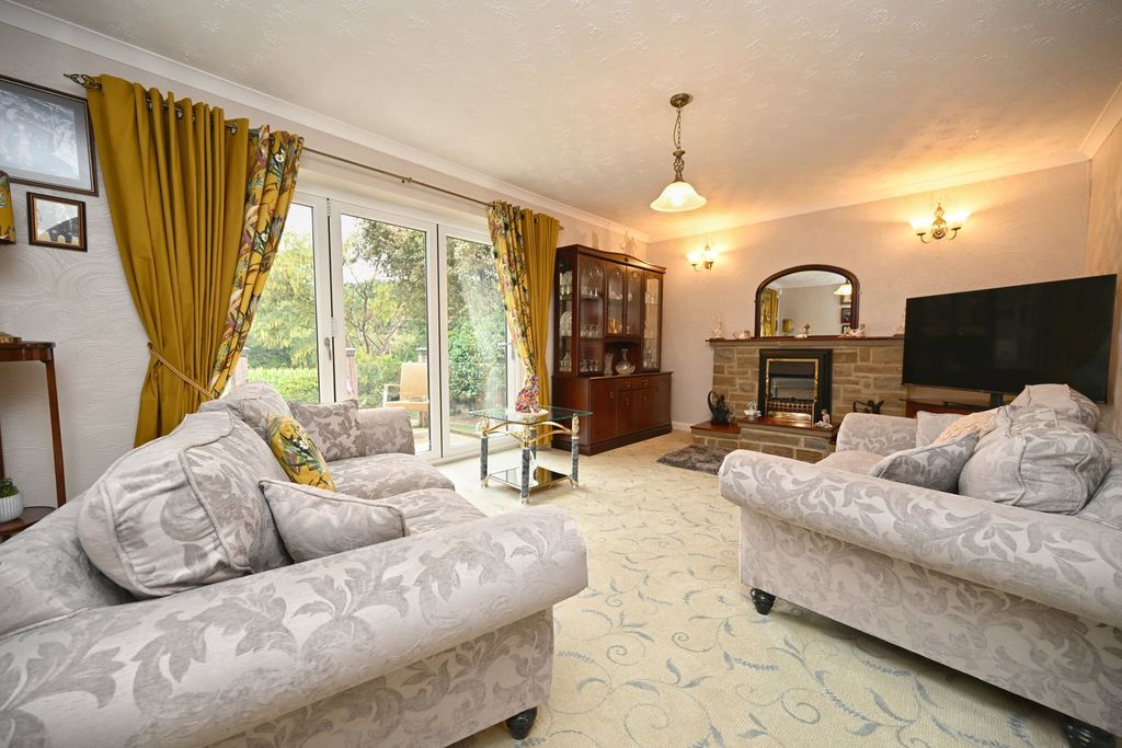 Property photo 2 of 23