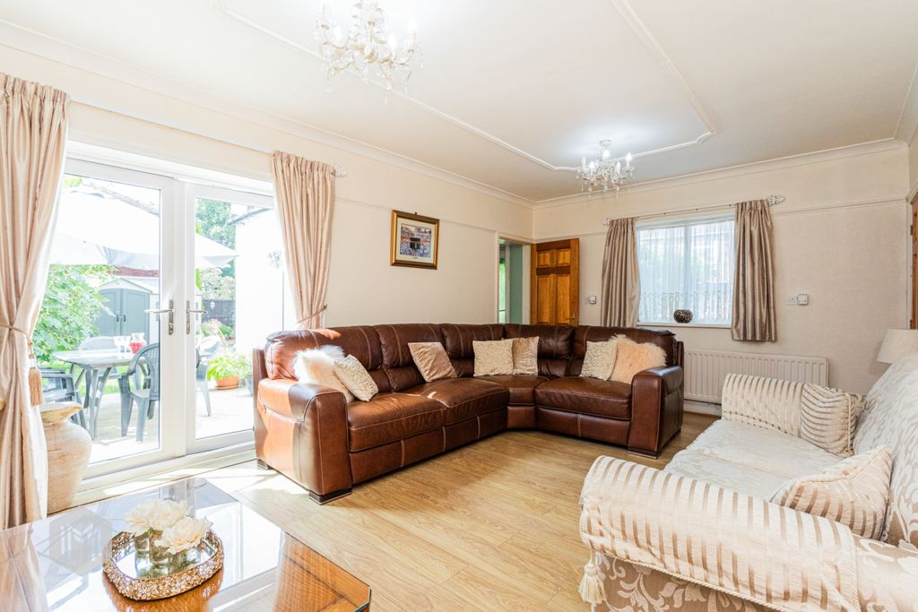 Property photo 3 of 28 Picture No. 04