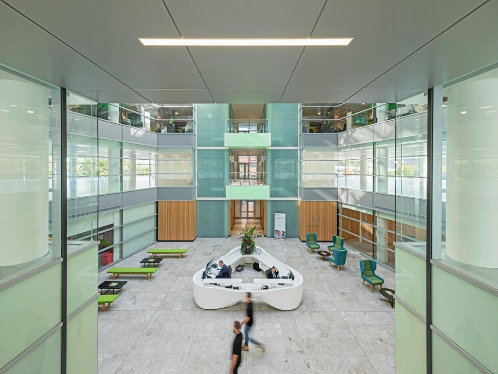 Property photo 2 of 26 400 South Oak 0001 (Extra Large).Jpg