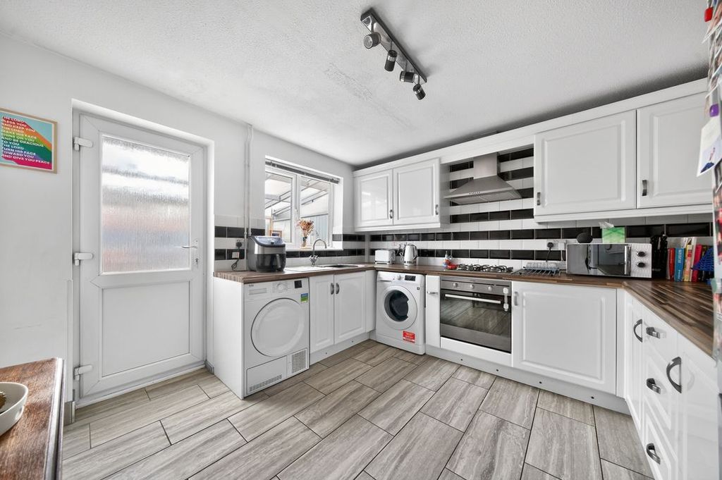 Property photo 2 of 11 1422072769c6732Ac0Fda