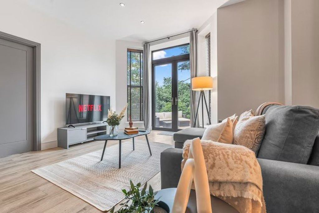 Property photo 2 of 14