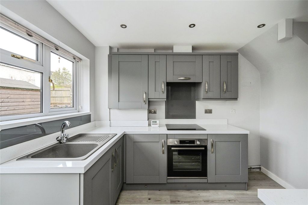 Property photo 2 of 11 Picture No. 19