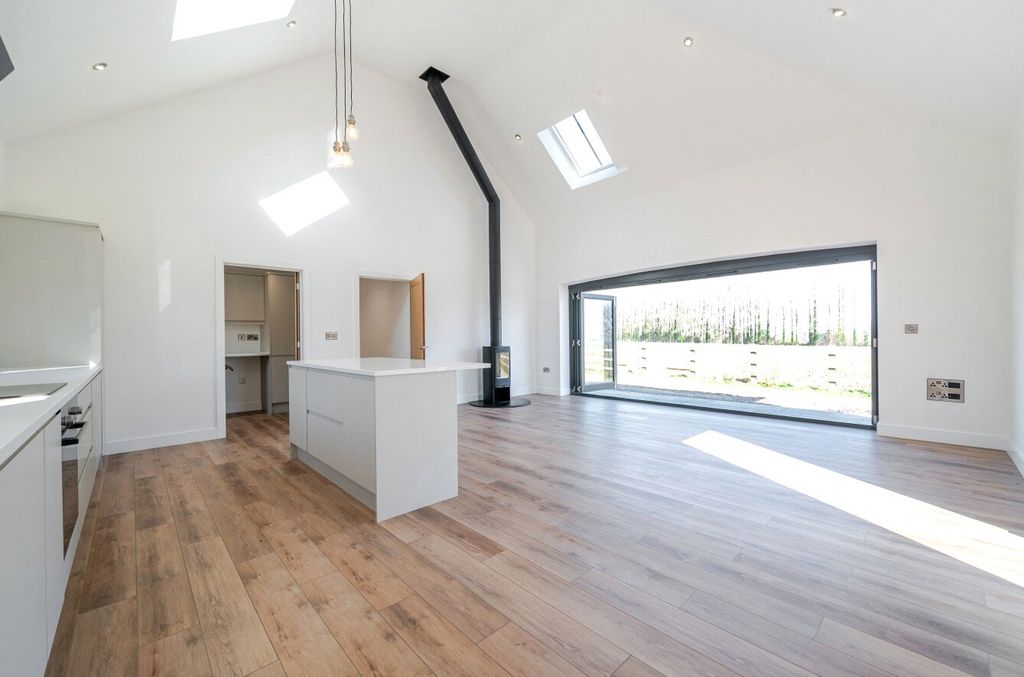 Property photo 2 of 21 1426069-6-69Bbdff...