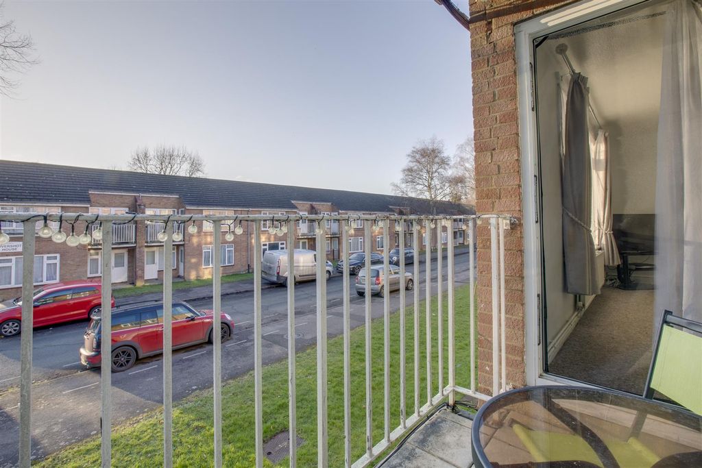 Property photo 3 of 12 Flat 4, Seven Acre House, Queensmead Road, Hp10 9X