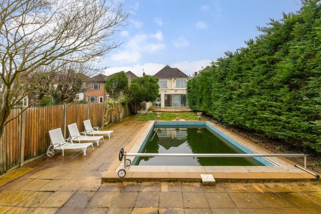 Property photo 3 of 9 3