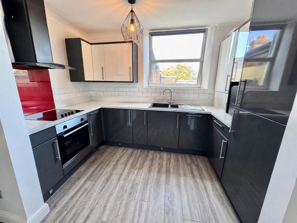Property photo 1 of 6 Kitchen