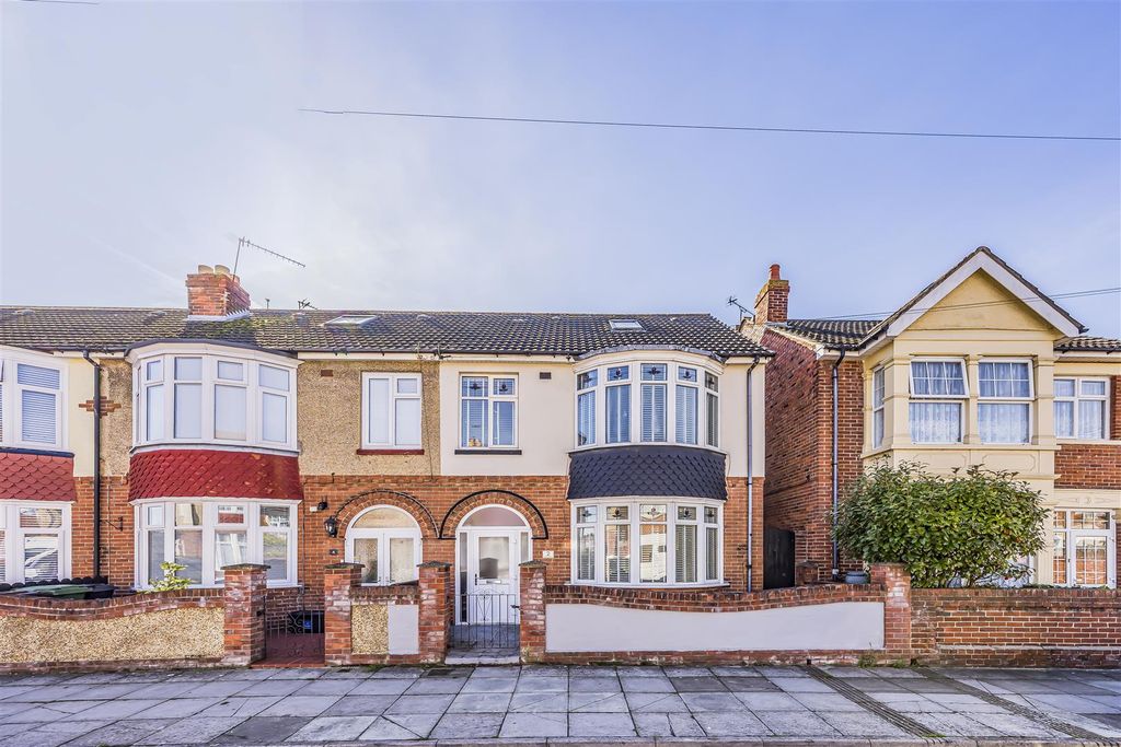 Property photo 1 of 21 2 Wesley Grove, Copnor-Porticomarketing-Soldby-28.