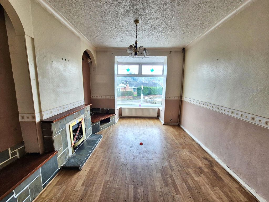 Property photo 3 of 12 Living/ Dining Room