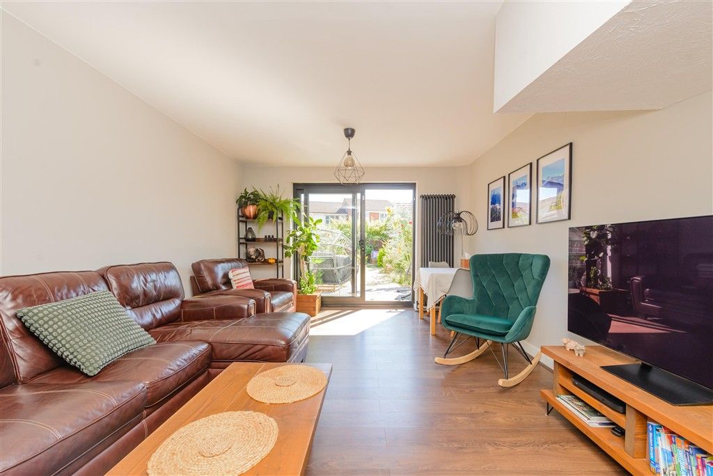 Property photo 2 of 12 Lounge