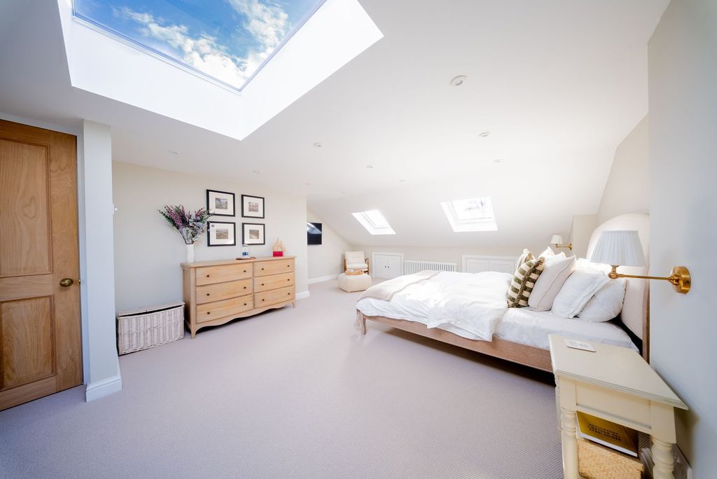 Property photo 3 of 12 Master Bedroom