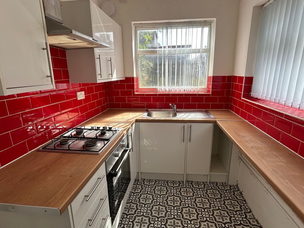 Property photo 3 of 15 Kitchen1