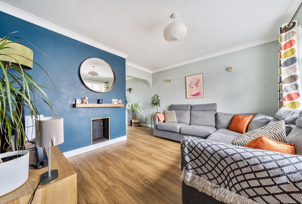 Property photo 2 of 14 1432460-8-69c1634...