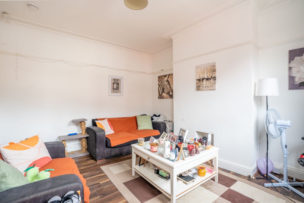 Property photo 2 of 12 14Bartonview2