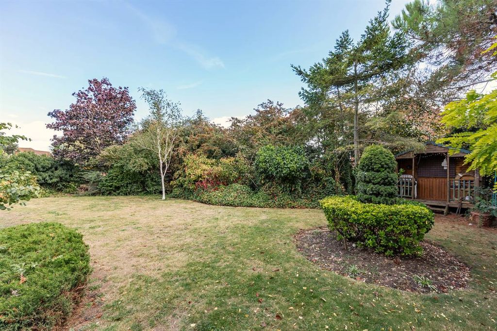 Property photo 3 of 31