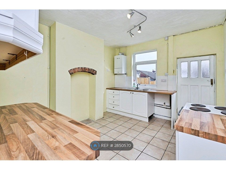 Property photo 2 of 12 Kitchen