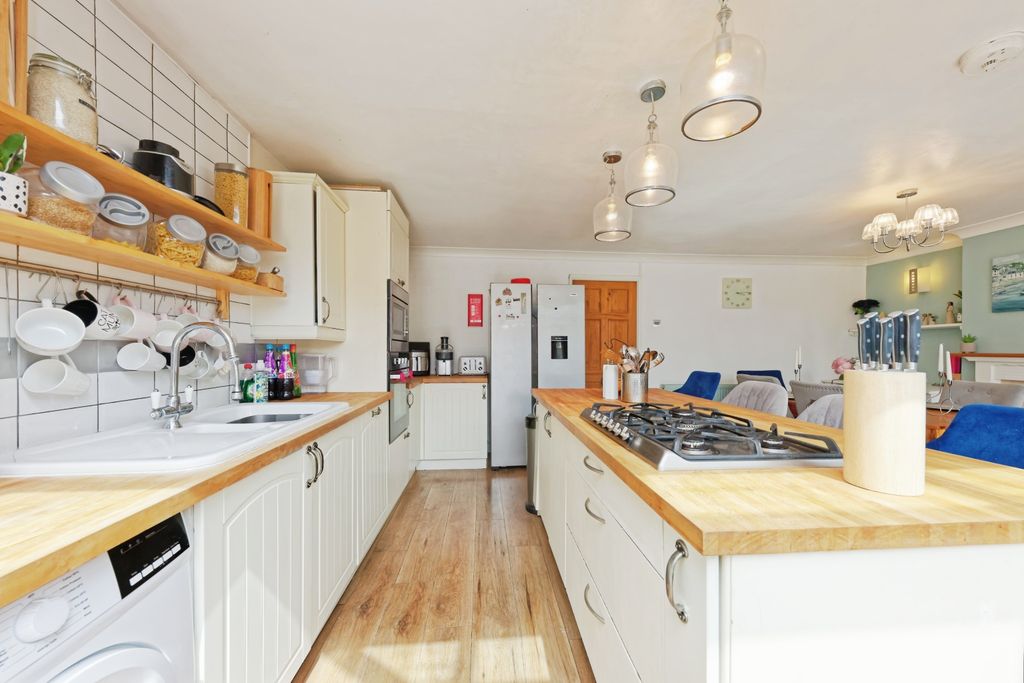 Property photo 3 of 20