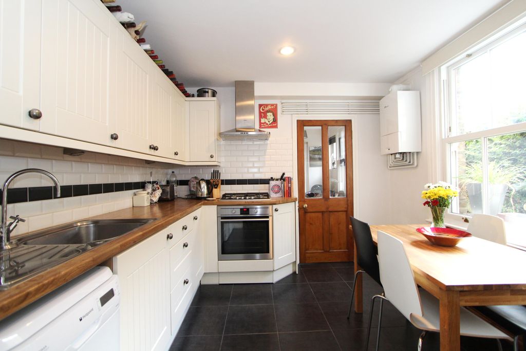 Property photo 2 of 7 Kitchen