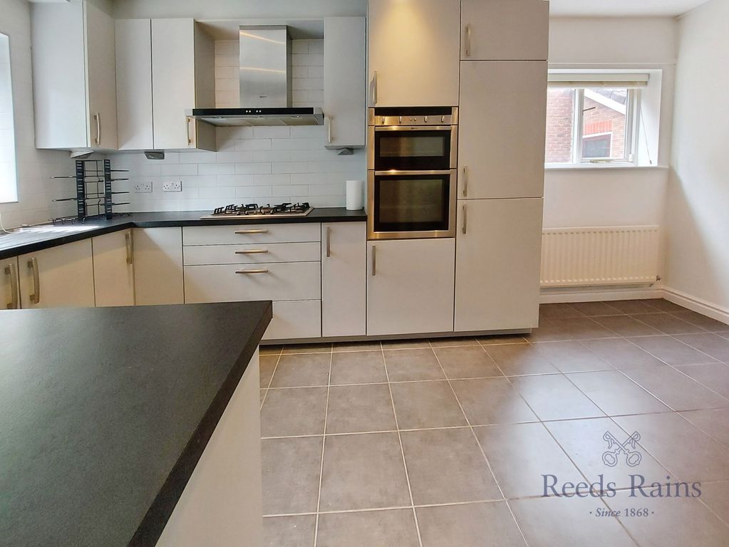 Property photo 2 of 23 Kitchen