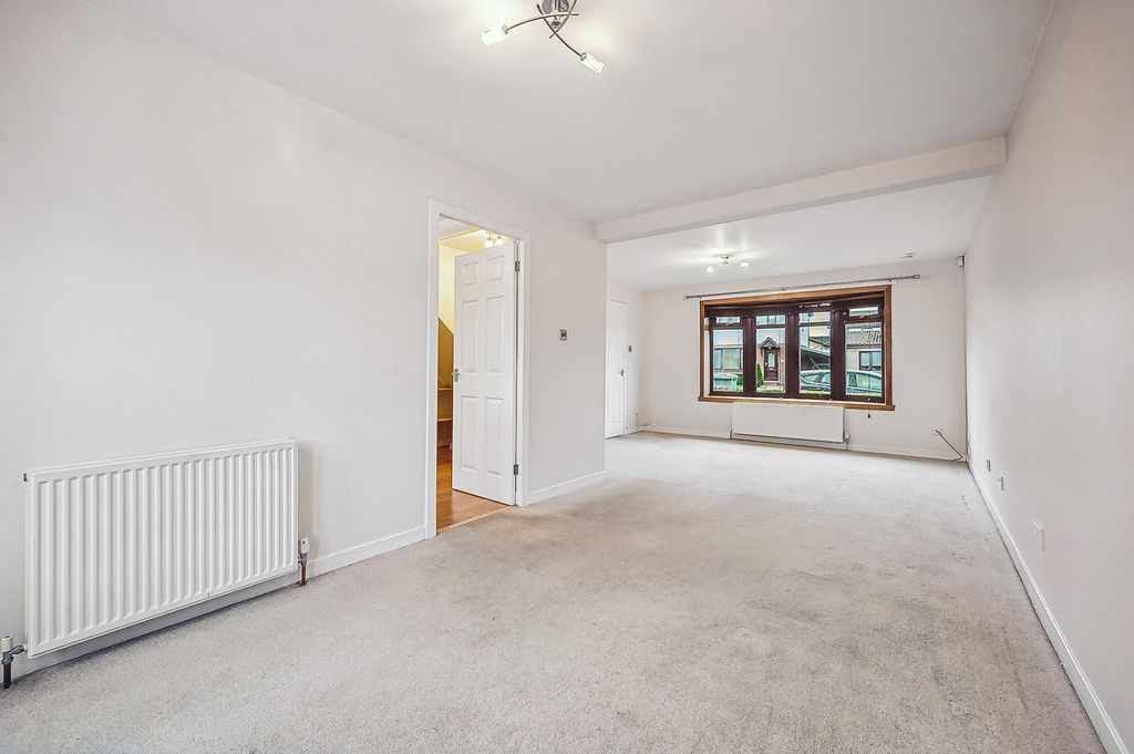 Property photo 3 of 25