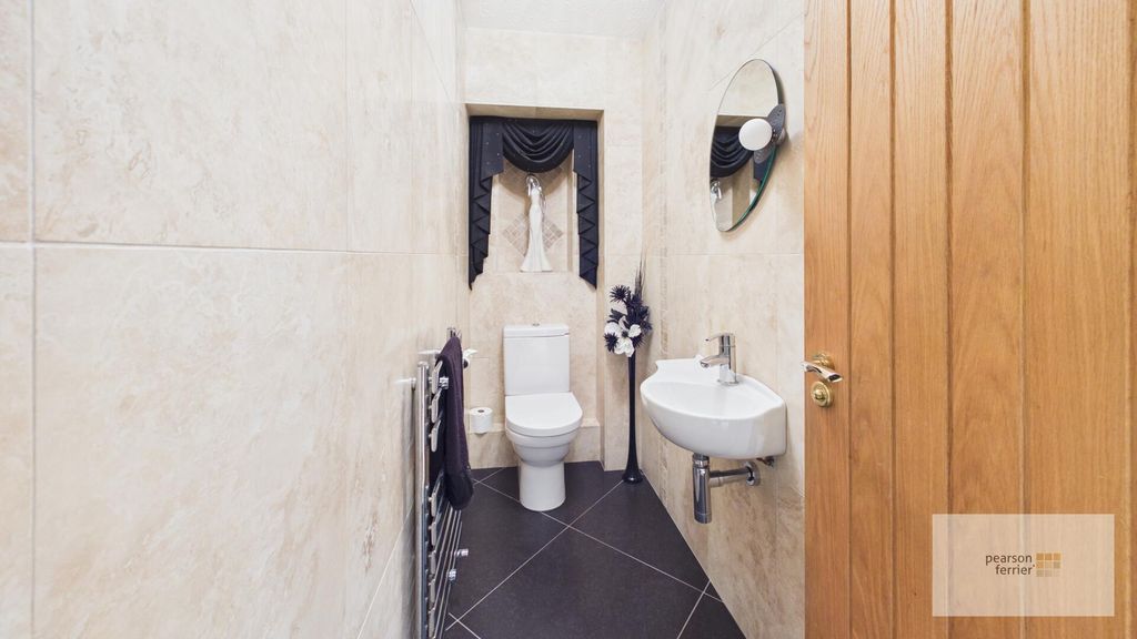 Property photo 3 of 26 WC