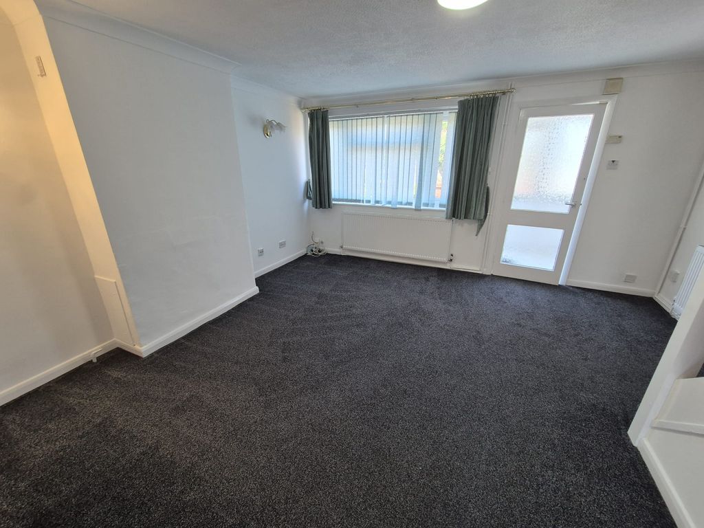 Property photo 2 of 10 Lounge