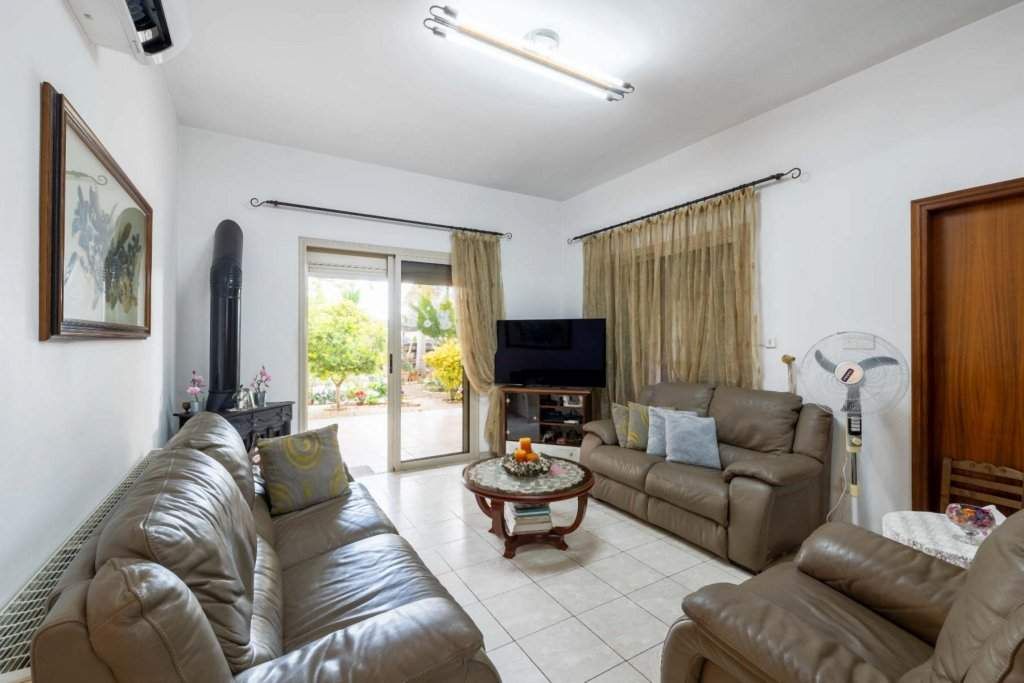 Property photo 2 of 30