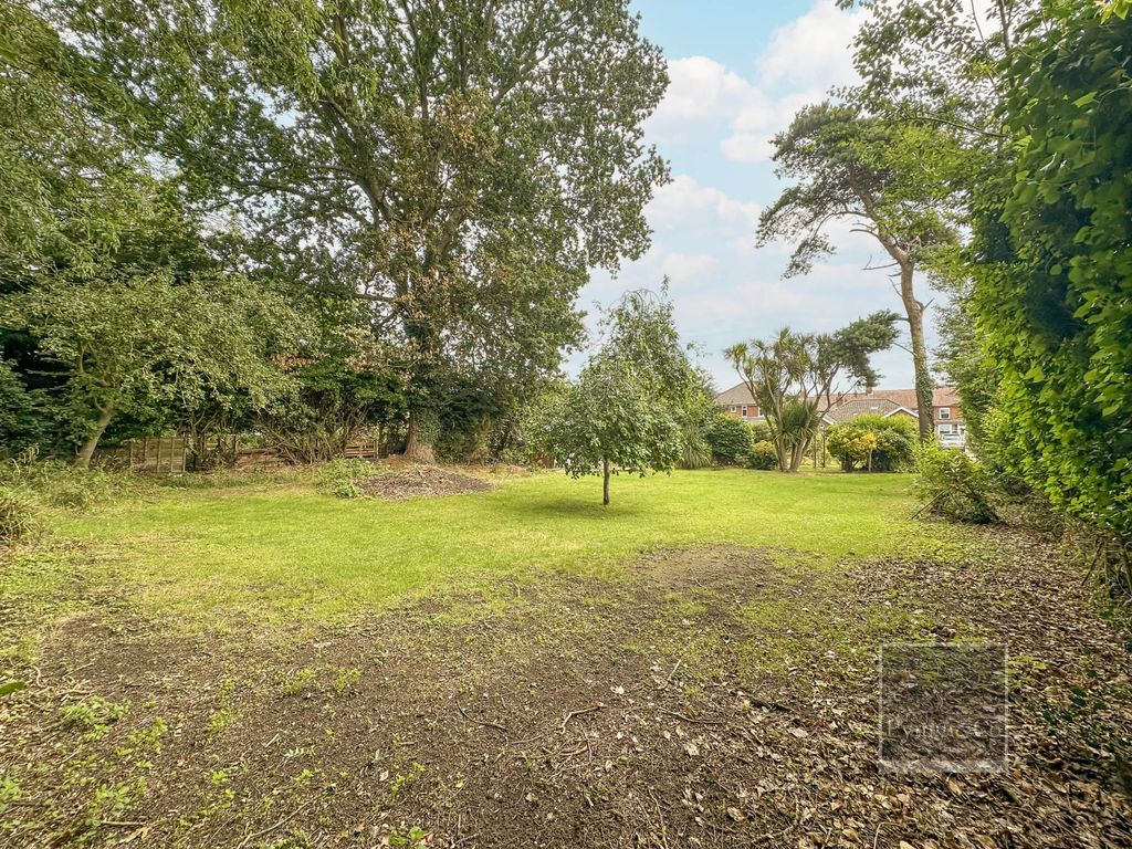 Property photo 2 of 22