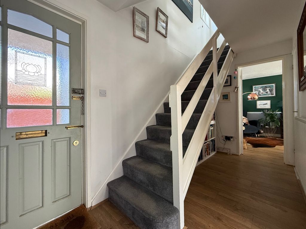 Property photo 2 of 17 Entrance Hallway