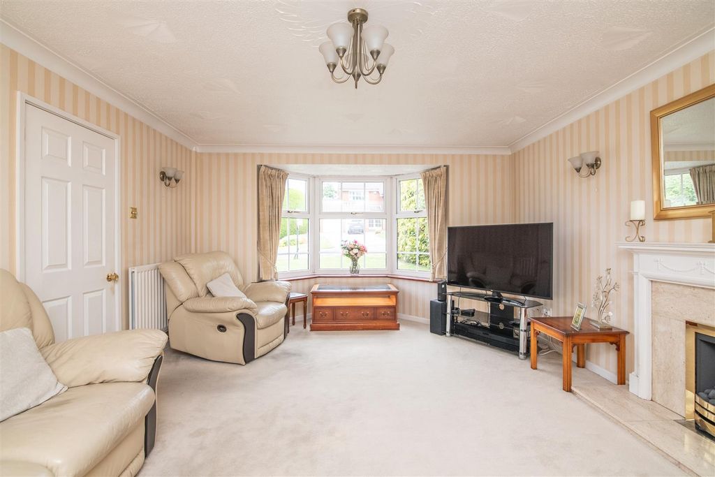 Property photo 3 of 37 Family Lounge