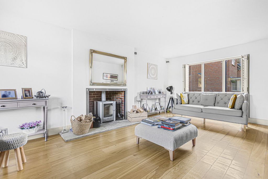 Property photo 2 of 45