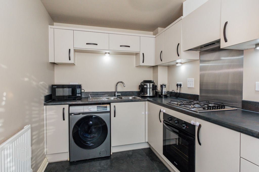 Property photo 3 of 18 Picture No. 06