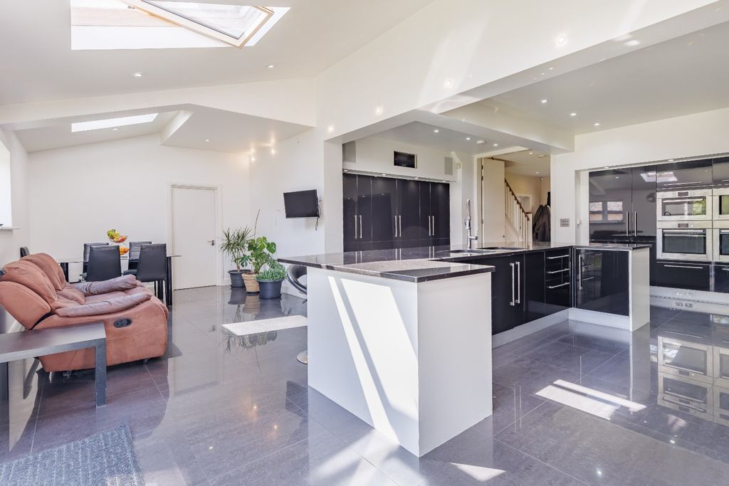 Property photo 3 of 41 5056152
