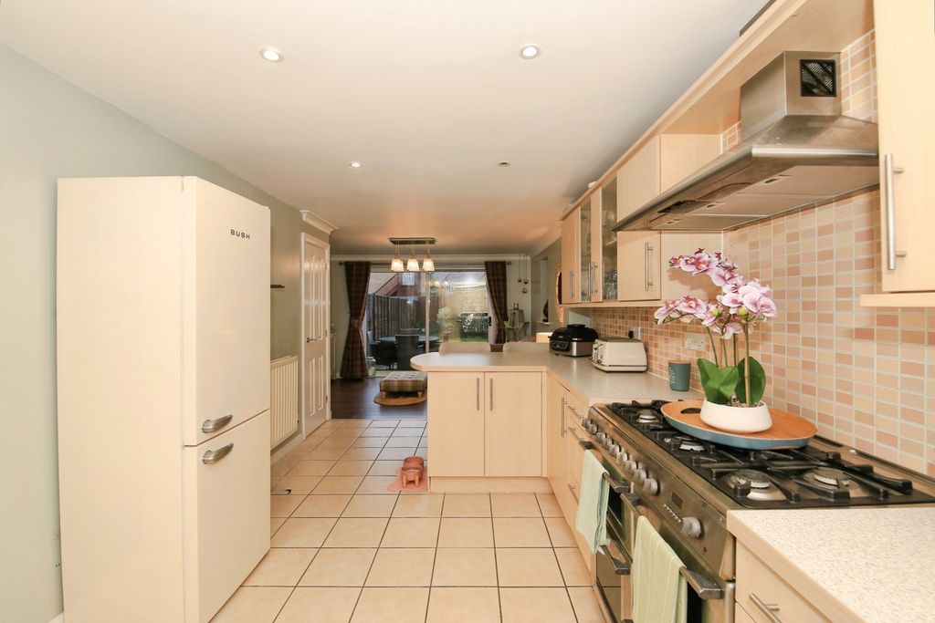 Property photo 2 of 20 Pbox-Img.Jpg