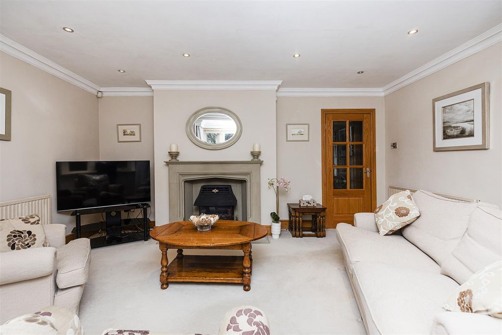 Property photo 3 of 36