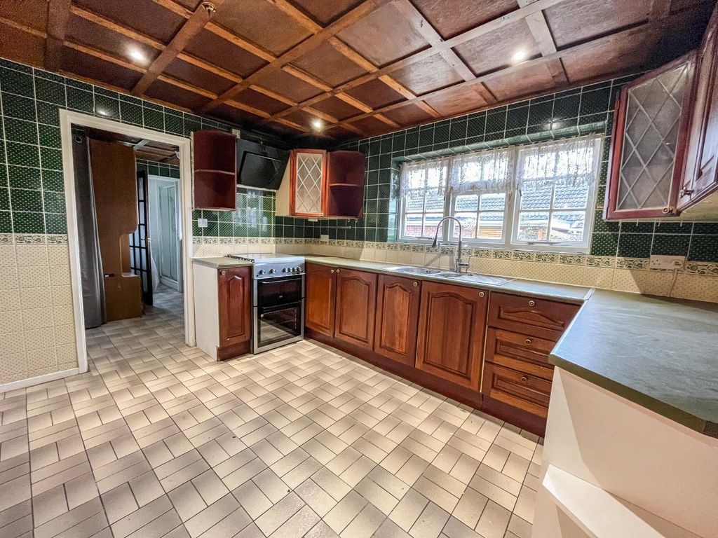 Property photo 3 of 20 Tlc_82A15329-49ee-45d7-9A96-3E94A6045E5F_0B54B43.J